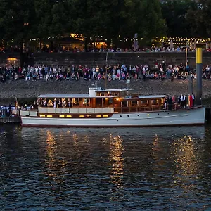 Hotelschiff Nedeva Botel